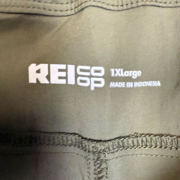REI Co Op Mens Size 1X Outdoor Athletic Nylon Cargo Shorts Olive Green NWT - Picture 3 of 9